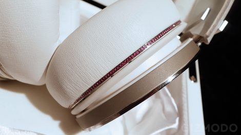 A ring of red rubies distinguishes the left and right earcups.